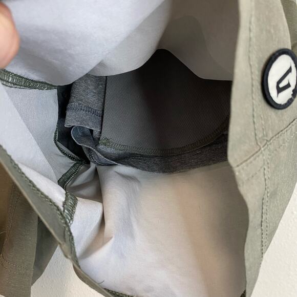 Vuori Men's Shorts Kore Lined Green Stripe Workout Gym Stretch - Picture 4 of 7